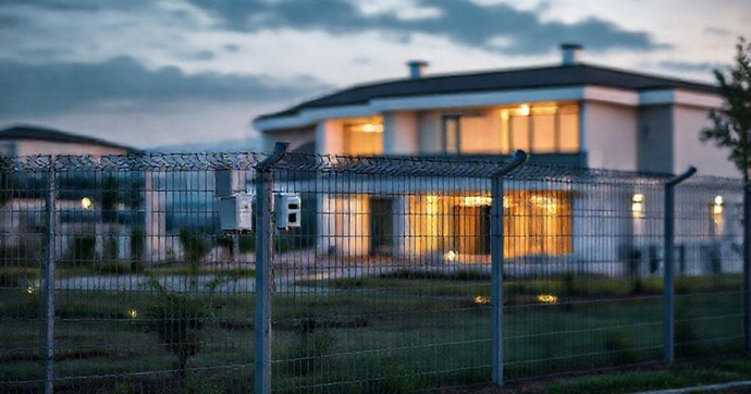 Central de Controle para Cercas Elétricas com Alarme: Proteção Eficiente para Sua Propriedade