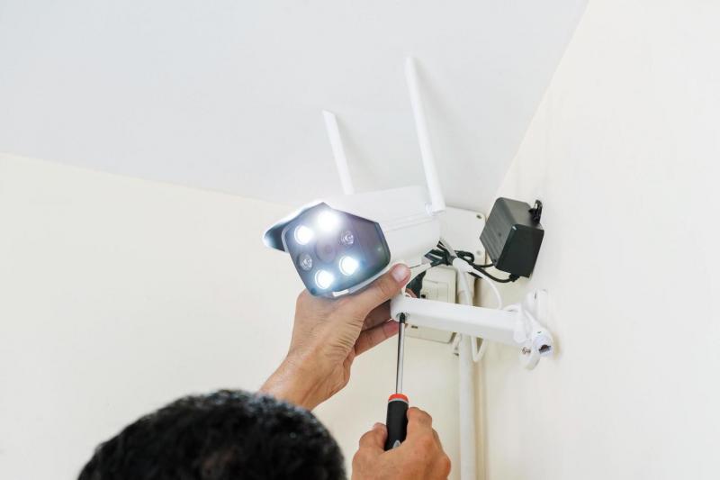 Manutenção de câmeras de segurança garante proteção eficaz e duradoura Manutenção de câmeras de segurança garante proteção eficaz e duradoura